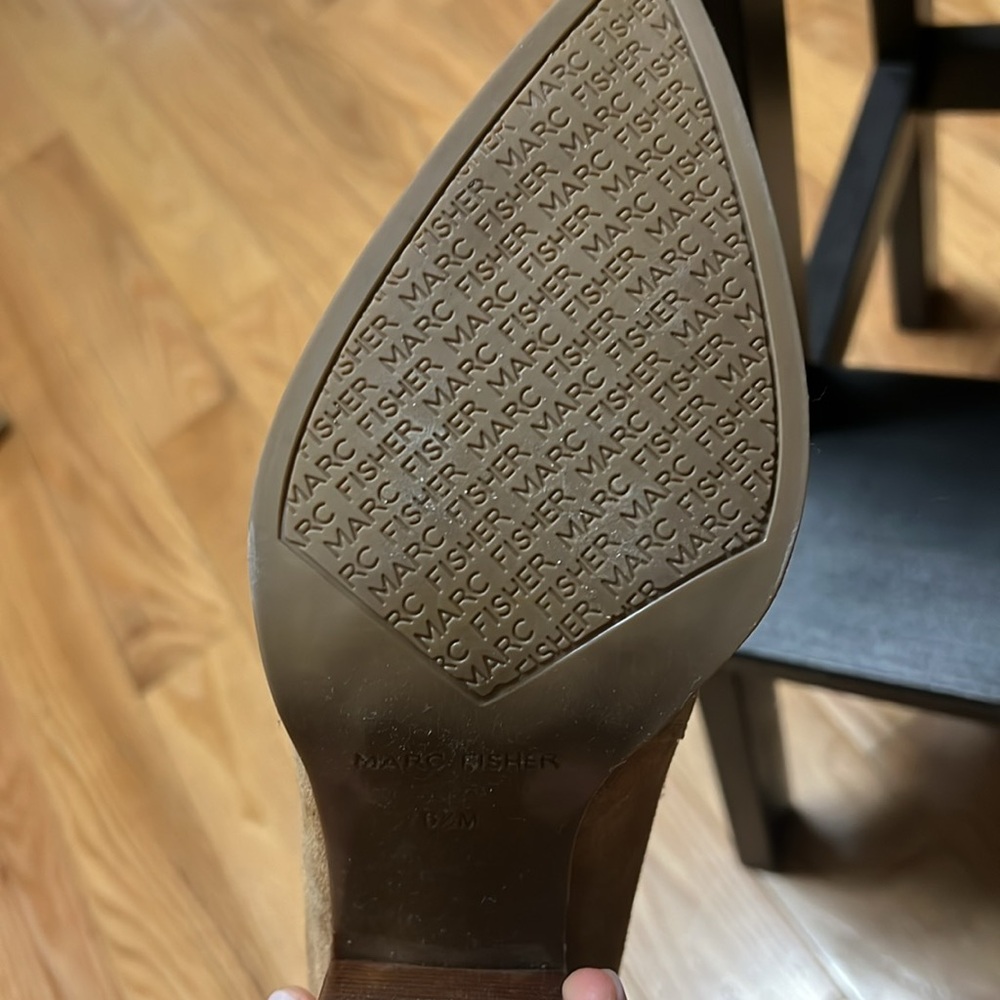 Perfect Condition Marc Fisher Oshay Pointed Toe B… - image 2